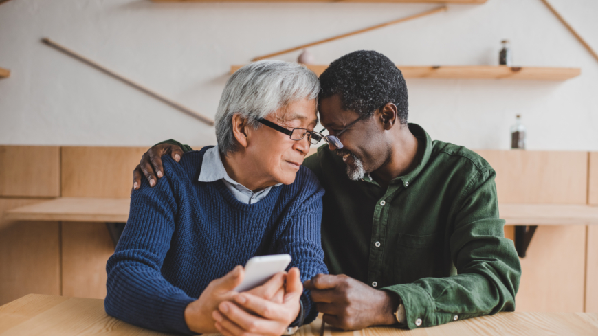 Merparten av singlarna i åldern 65-79 år, 83 procent, vill ha en relation på sina egna villkor och för sin egen skull. Foto: Shutterstock